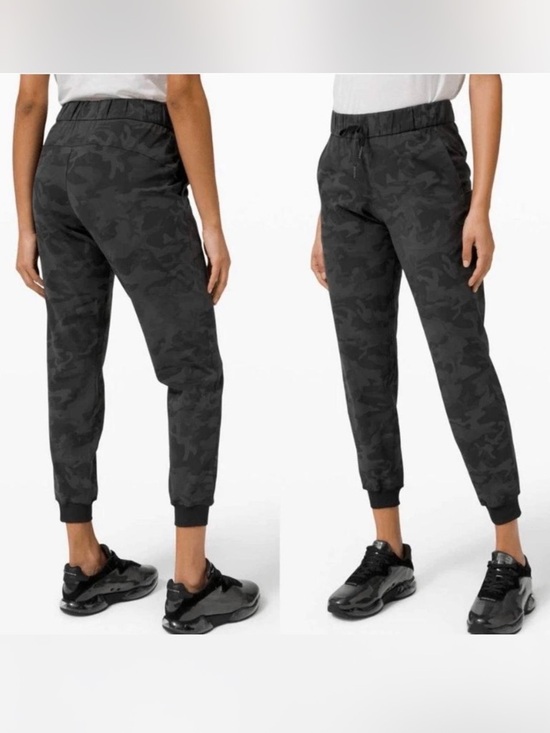 lululemon athletica Pants - lululemon athletica Black Camo Jogger Pants Size 4